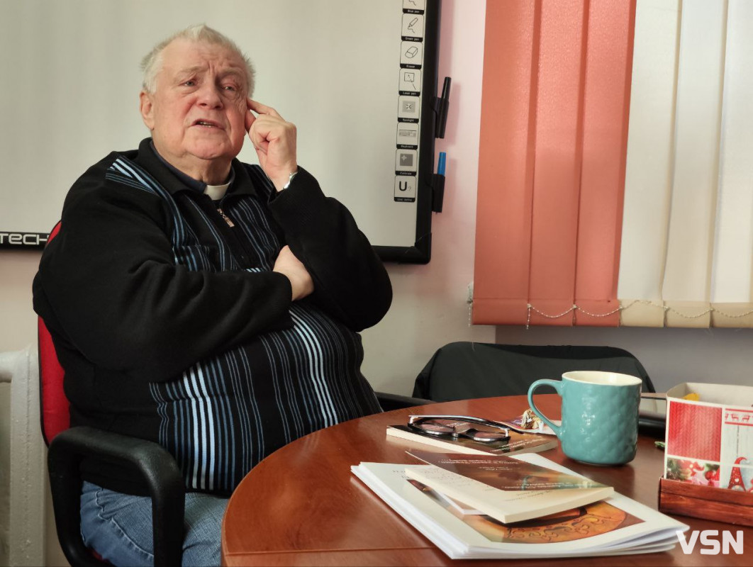 Польський ксьондз у Луцьку представив книжку про війну