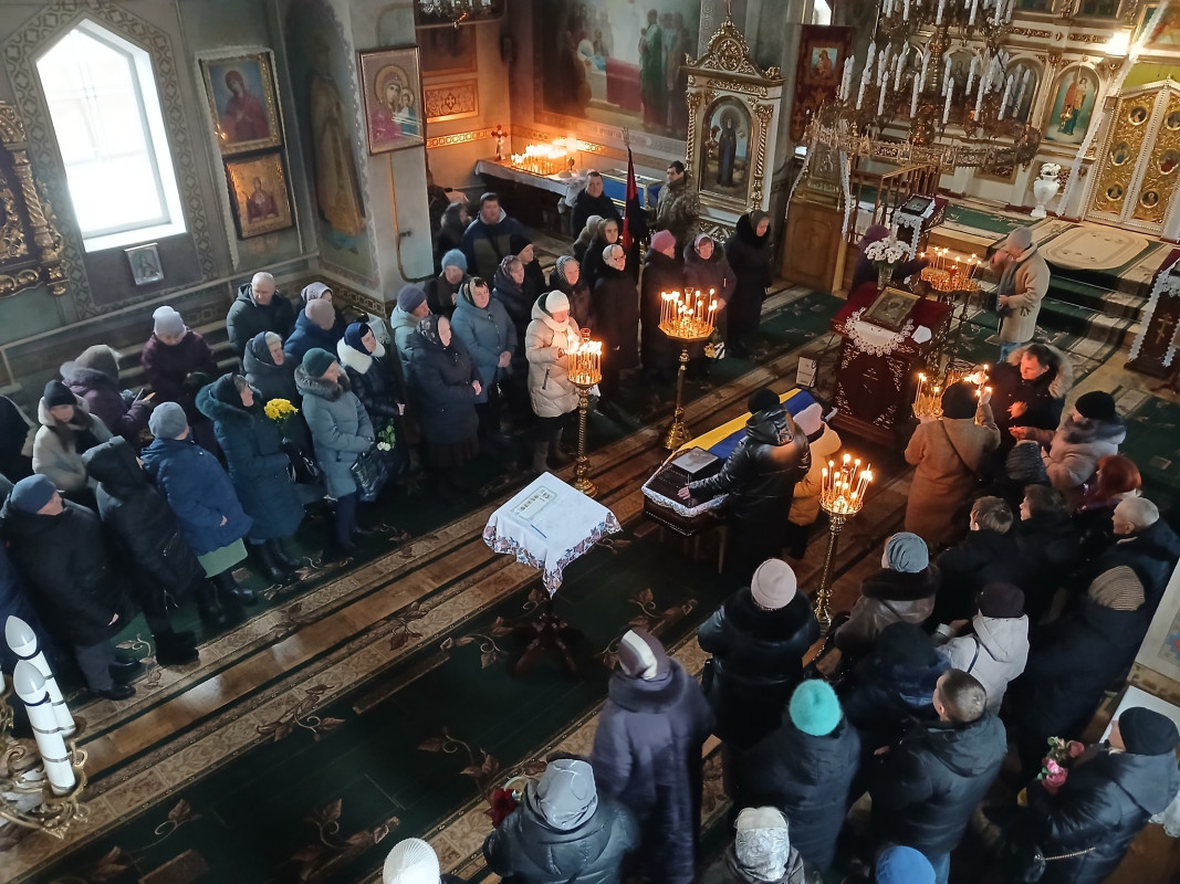 Загинув понад рік тому: на Волині провели в останню дорогу захисника Руслана Меріду