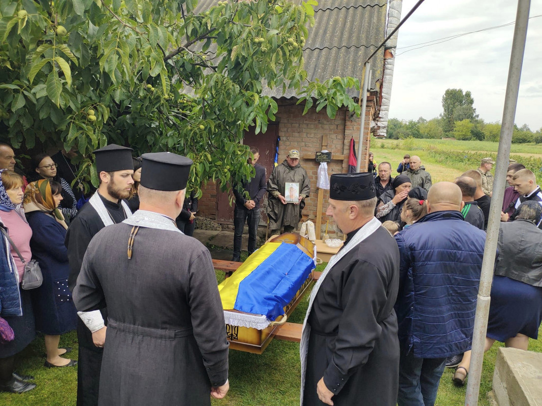 Був 3 тижні на передовій: громада на Волині попрощалася із 28 загиблим на війні Героєм-земляком Олександром Дубчуком