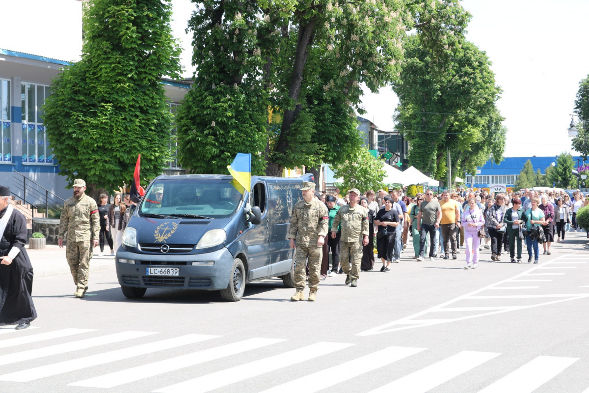 Понад 2 роки вважався зниклим безвісти: на Волині поховали воїна Віктора Миколайчука