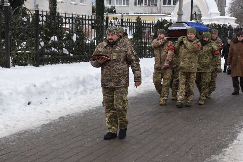 Загинув рік тому у Курській області: у Луцьку провели в останню путь Героя Сергія Барабанова