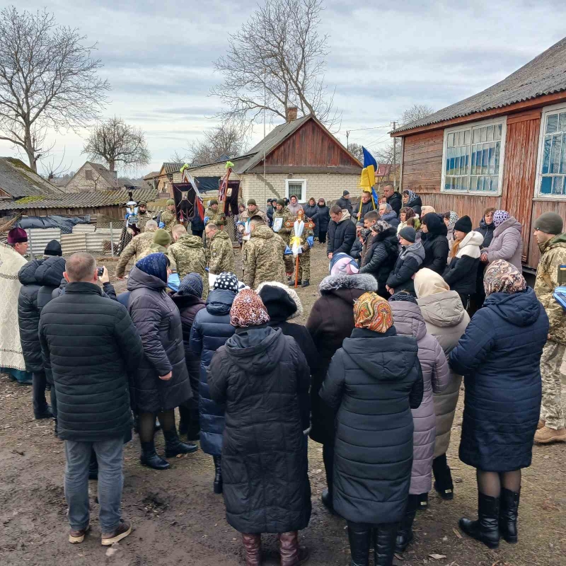 Захищав кожного з нас: волиняни провели в останню дорогу 57-річного Героя Віталія Шарапановського