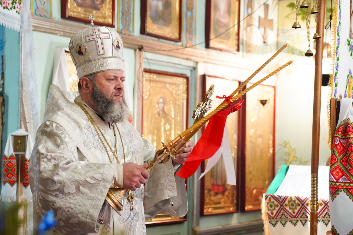 Владика Михаїл очолив празник Михайлівської парафії у Луцьку і нагородив духовенство та парафіян