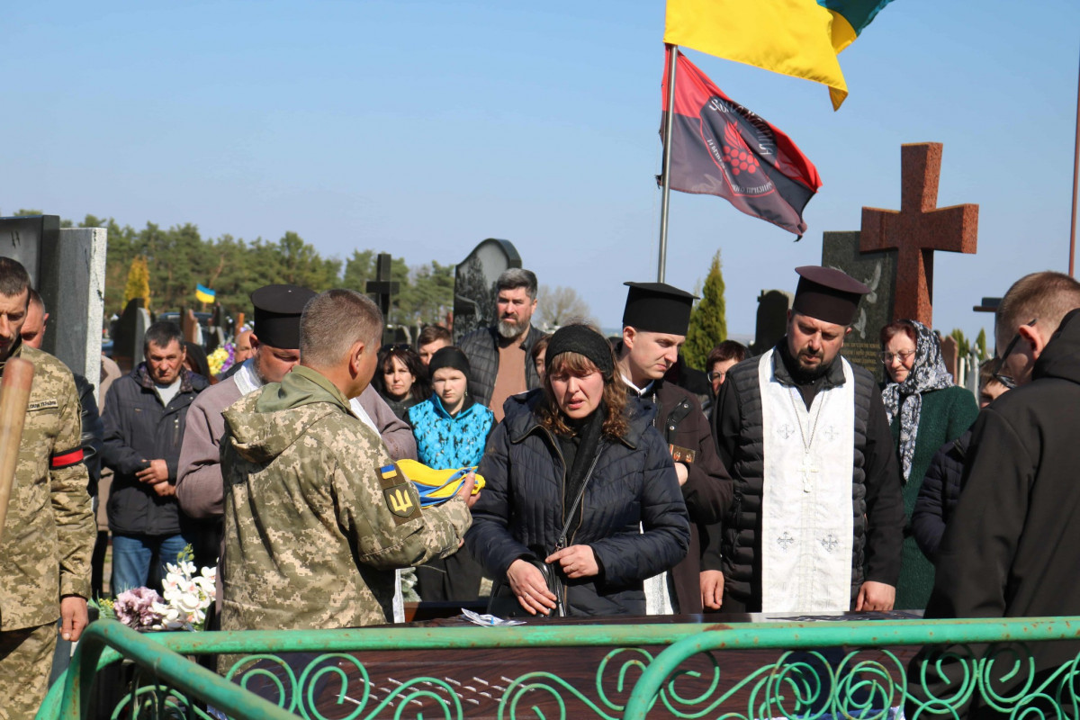 Життя присвятив порятунку інших: на Волині провели в останню дорогу воїна Олександра Батуру
