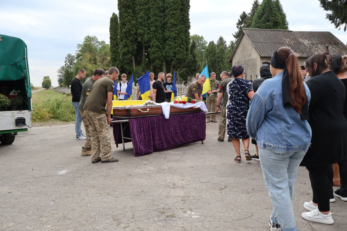 На Волині в останню путь провели військовослужбовця Леоніда Фищука