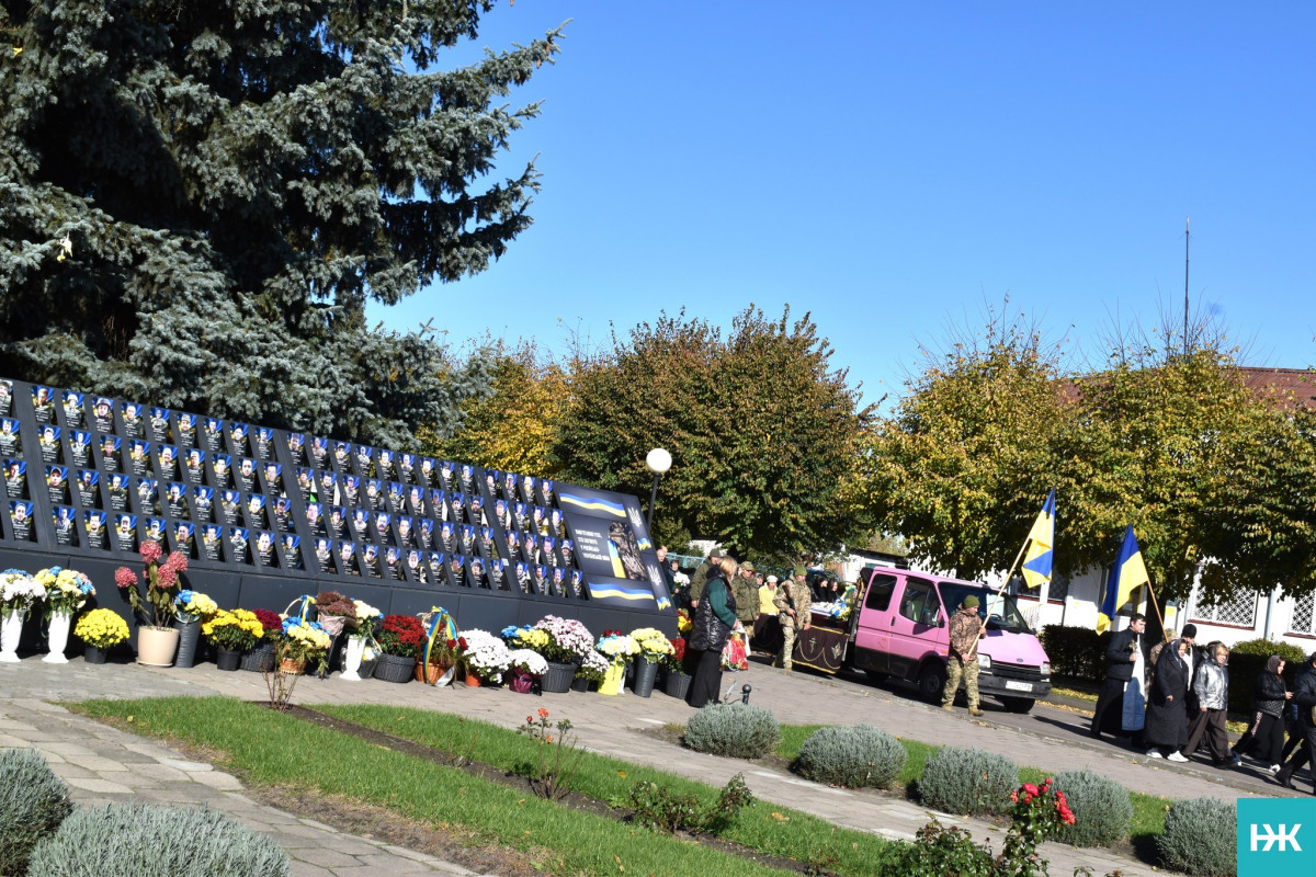 Смерть спіткала не на полі бою, а на відносно мирній території: на Волині попрощались з Героєм Іваном Андрусиком