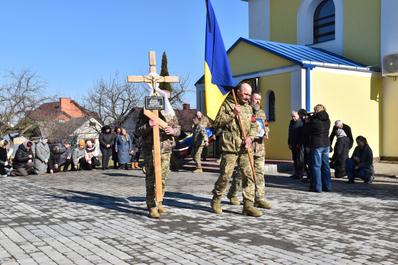 У Луцькій громаді попрощалися з Героєм Володимиром Марчуком, який загинув понад 8 місяців тому