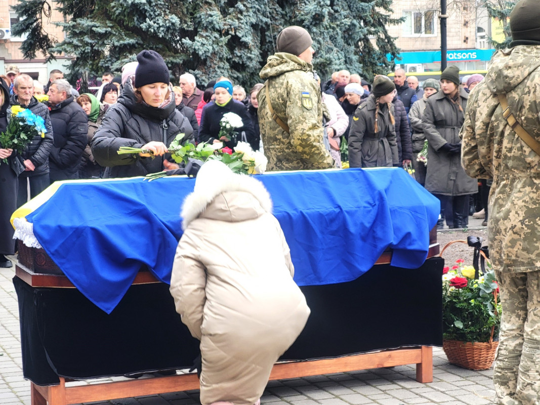 Заповів поховати на Волині і поставити на могилі козацький хрест: провели в останню путь Героя Сергія Голядинця