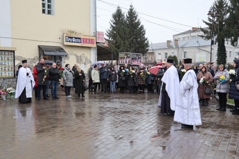 Загинув понад рік тому: у Луцьку попрощалися з військовослужбовцем Сергієм Мацюком
