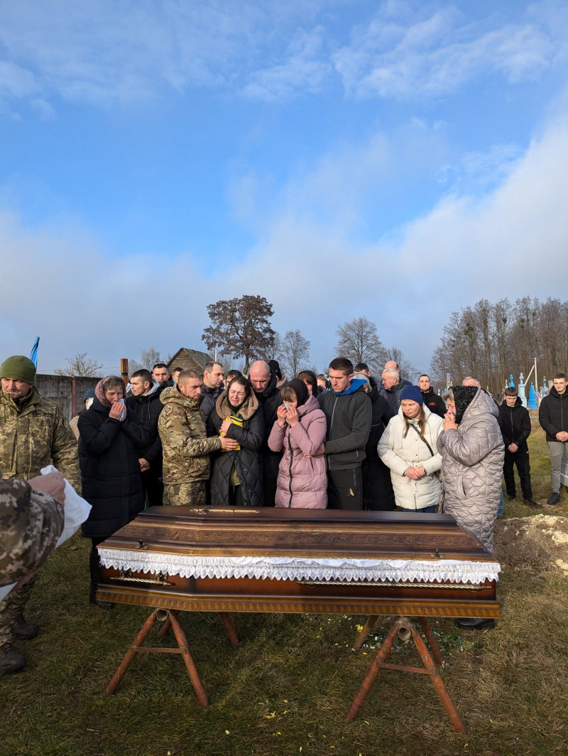 Завжди був готовий допомогти: на Волині провели в останню дорогу загиблого воїна Івана Оніщука