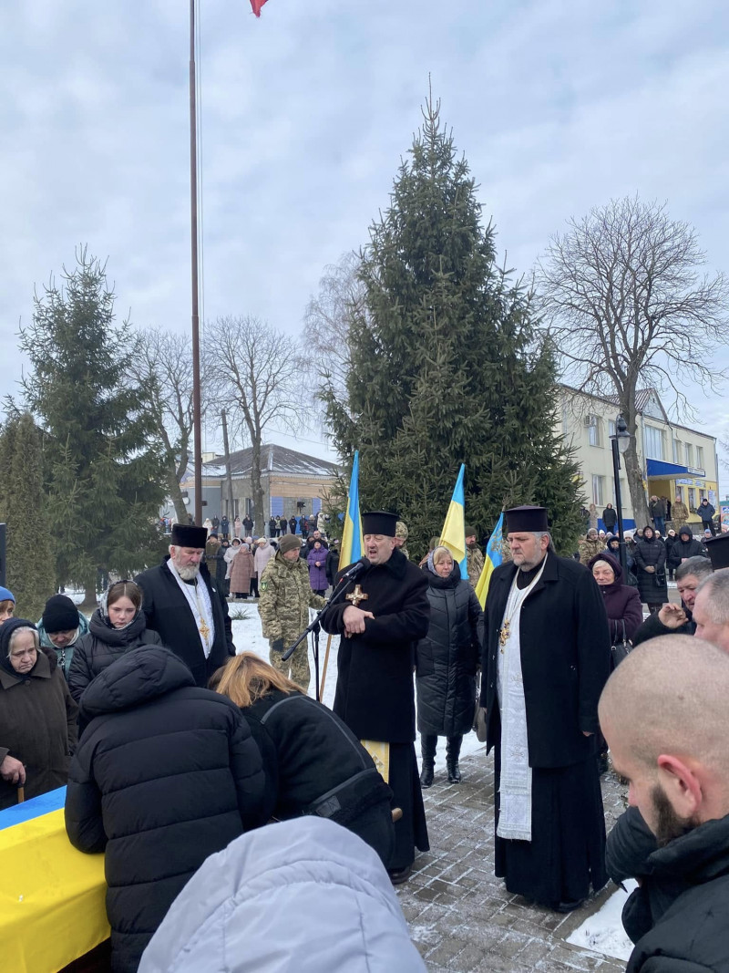 Загинув у бою на Покровському напрямку: у Луцькому районі прощаються із Героєм Андрієм Головчуном