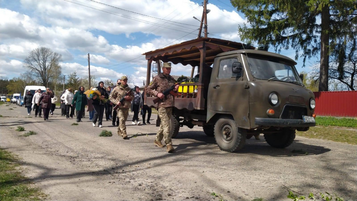 Понад півтора року вважався зниклим безвісти: у громаді на Волині попрощалися із воїном Юрієм Мухіним