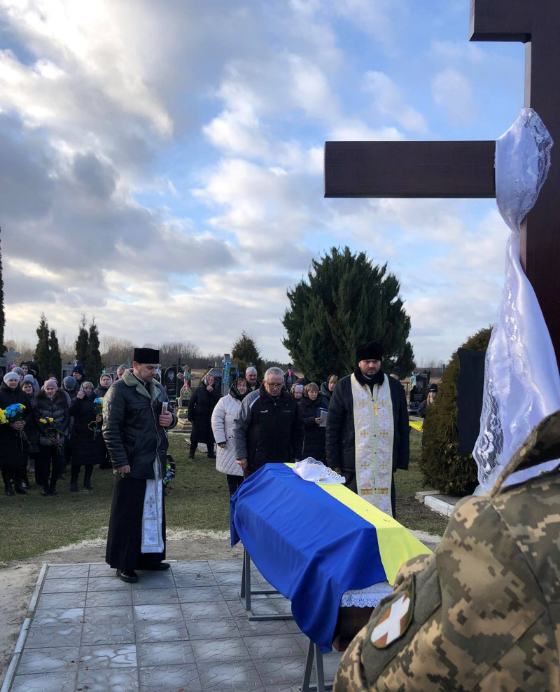 Рано втратив батьків: на Волині попрощалися із молодим Героєм Тарасом Сохацьким