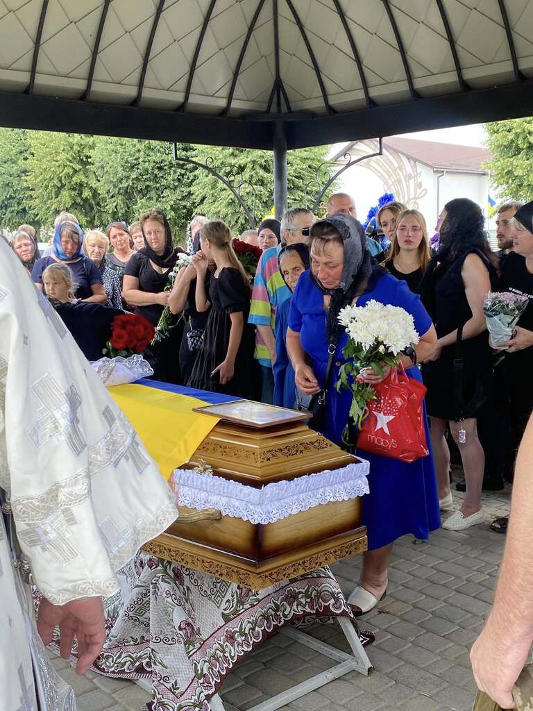 Вічна дорога додому: Волинь попрощалася з полеглим захисником Миколою Корукою