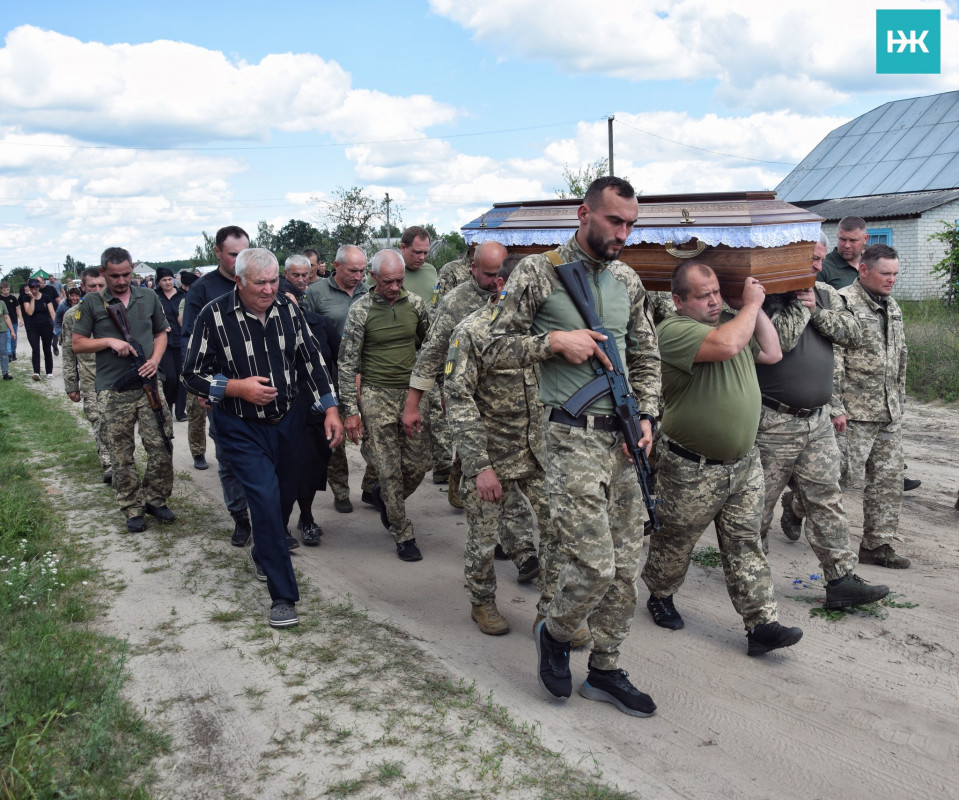 Серце зупинилося на фронті: на Волині в останню дорогу провели воїна Миколу Віліча. Фото