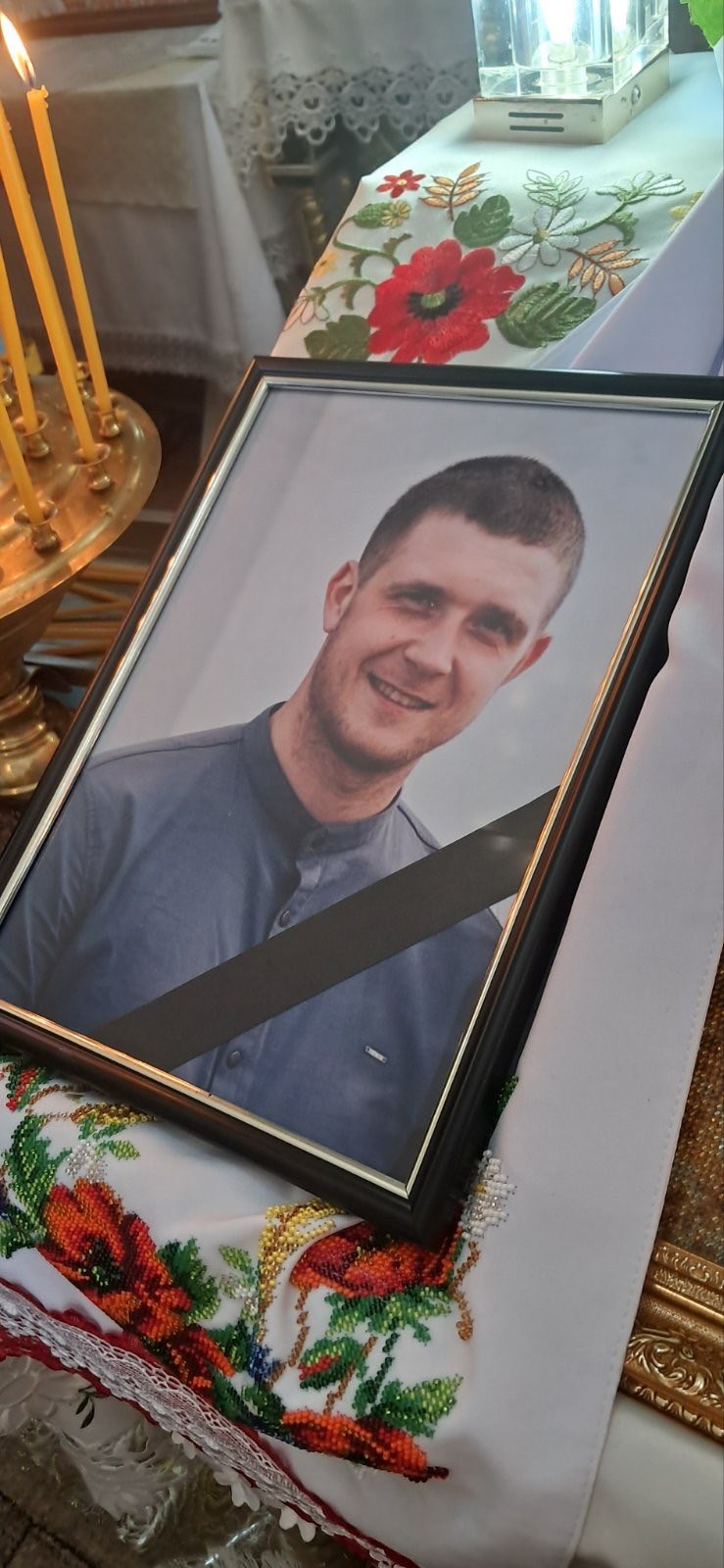 Безстрашно вибивав окупантів з української землі: на Волині поховали молодого Героя Романа Возняка