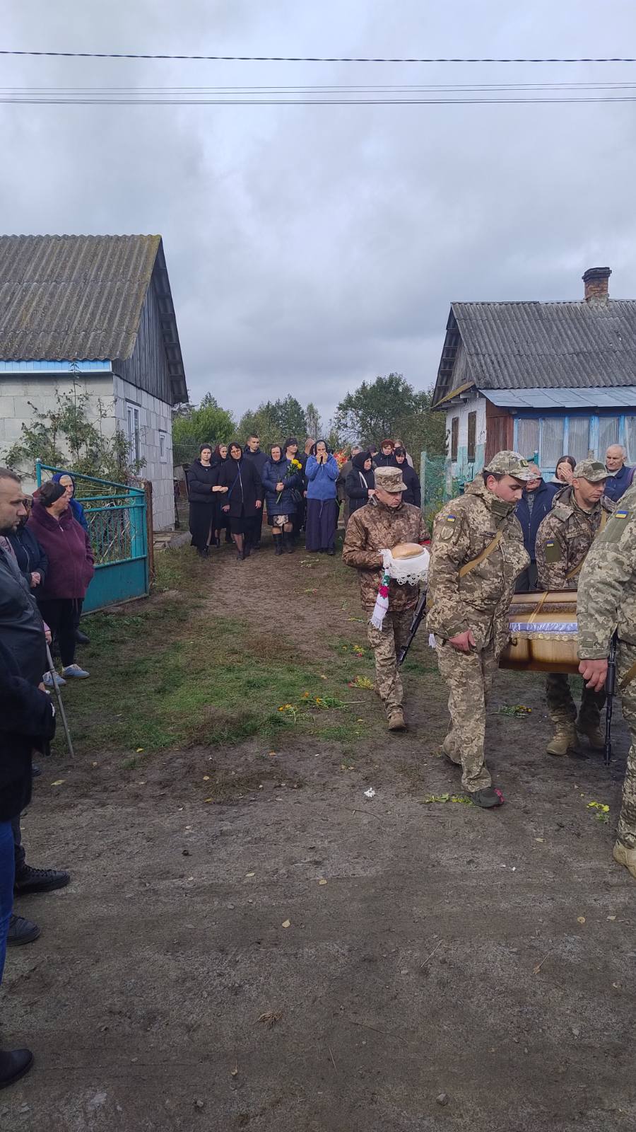 Загинув унаслідок ворожого обстрілу: на Волині попрощались з Героєм Іваном Горбачем