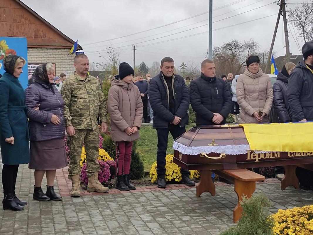 Лише через десять днів побратими змогли забрати його тіло з поля бою: на Волині поховали Героя Михайла Вацика