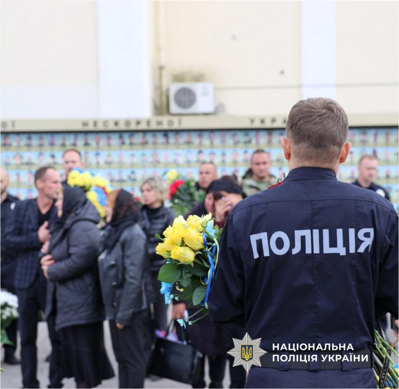 Загинув на Донеччині внаслідок ворожого авіаудару: у Луцьку на колінах попрощалися із підполковником поліції Олександром Солов’янчиком