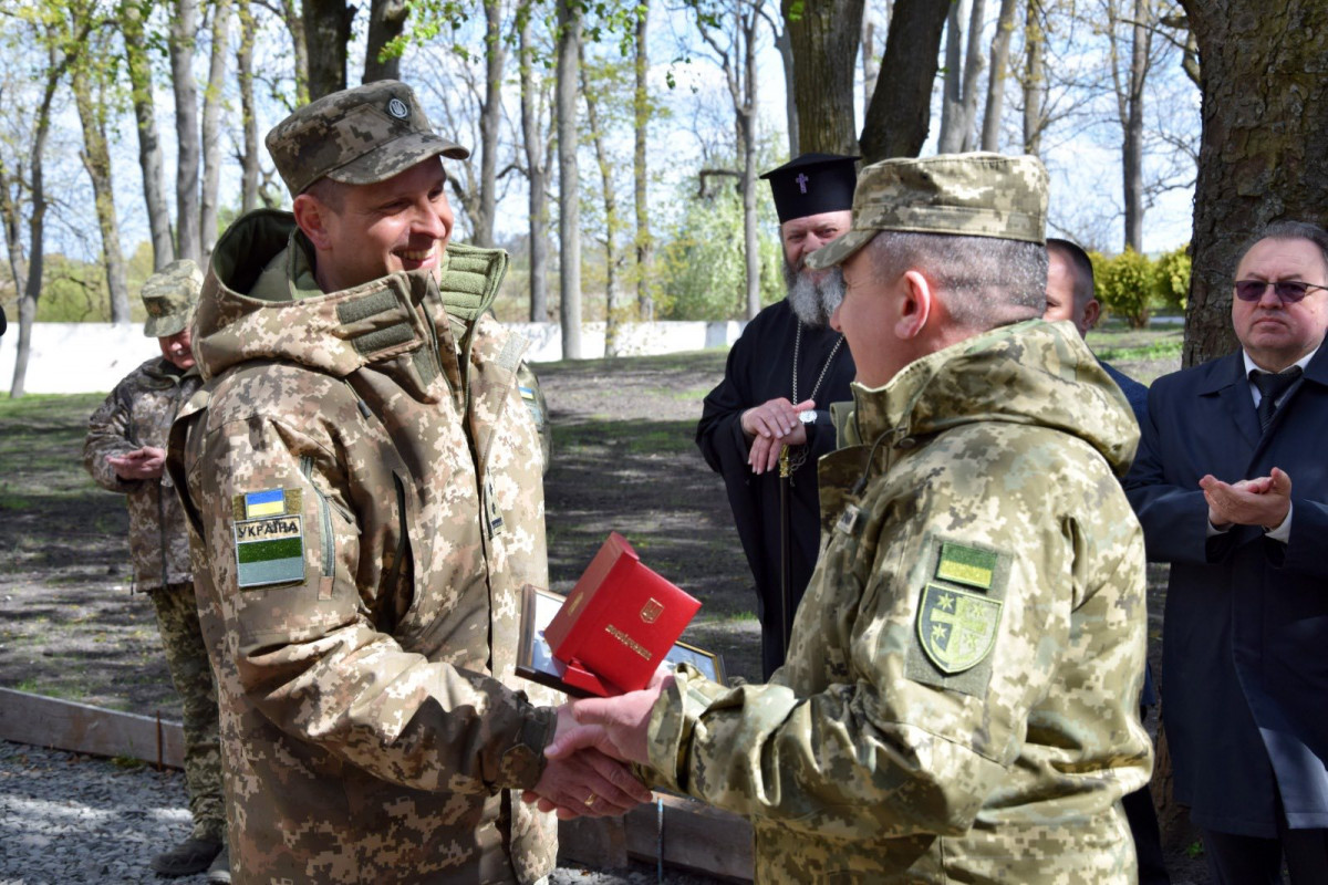 На Волині прикордонникам бойового підрозділу вручили нагороди та відкрили меморіал загиблим бійцям