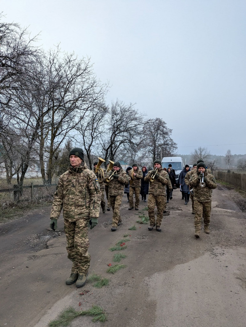 Завжди був готовий допомогти: на Волині провели в останню дорогу загиблого воїна Івана Оніщука