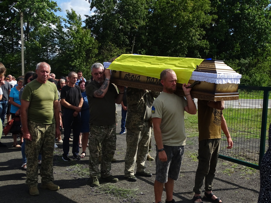 Надію на диво обірвала жахлива звістка: на Волині поховали Героя Володимира Мороза, який рік вважався зниклим безвісти