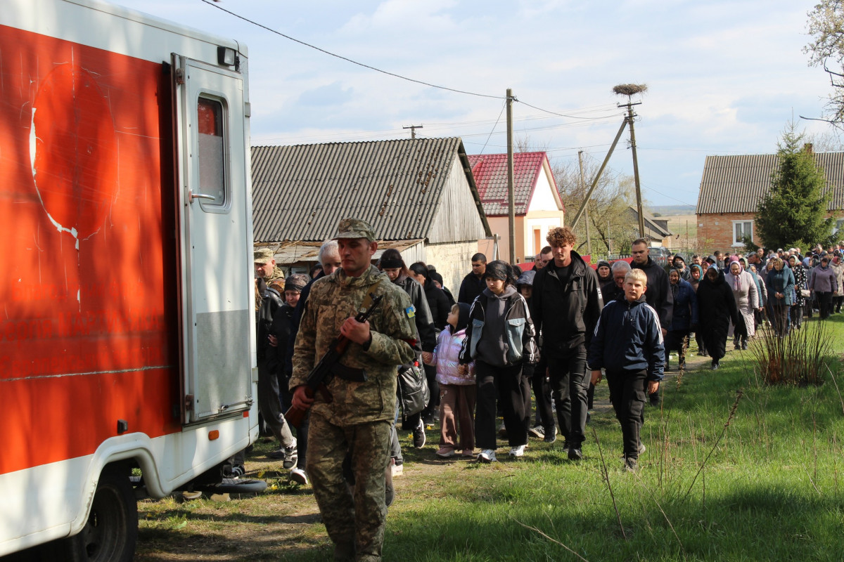 «Тепер тато захищатиме з небес»: волиняни попрощалася з 25-річним Антоном Хвостюком