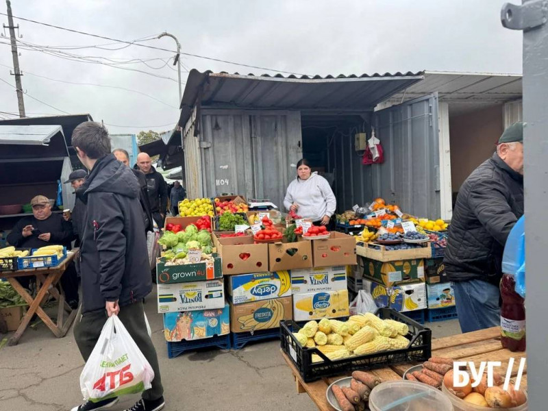 Що продають на осінньому ринку на Волині: ціни на овочі, фрукти та саджанці