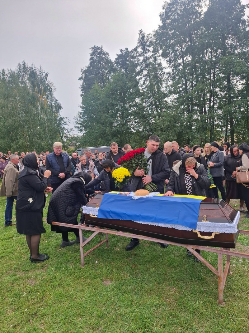 Волиняни попрощалися із захисником Олександром Пінчуком, який понад два роки вважався зниклим безвісти