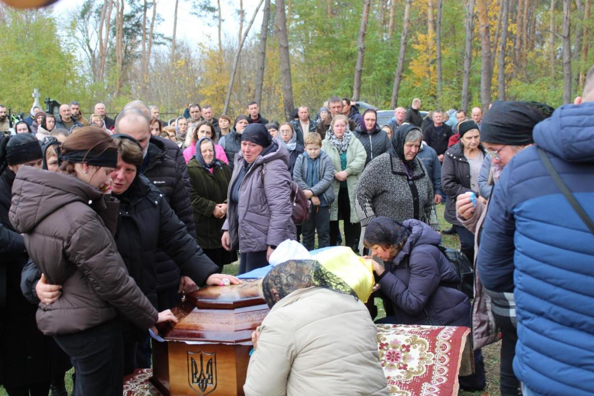 Маленький син ніколи більше не побачить тата: на Волині попрощалися з Героєм Миколою Мясковським