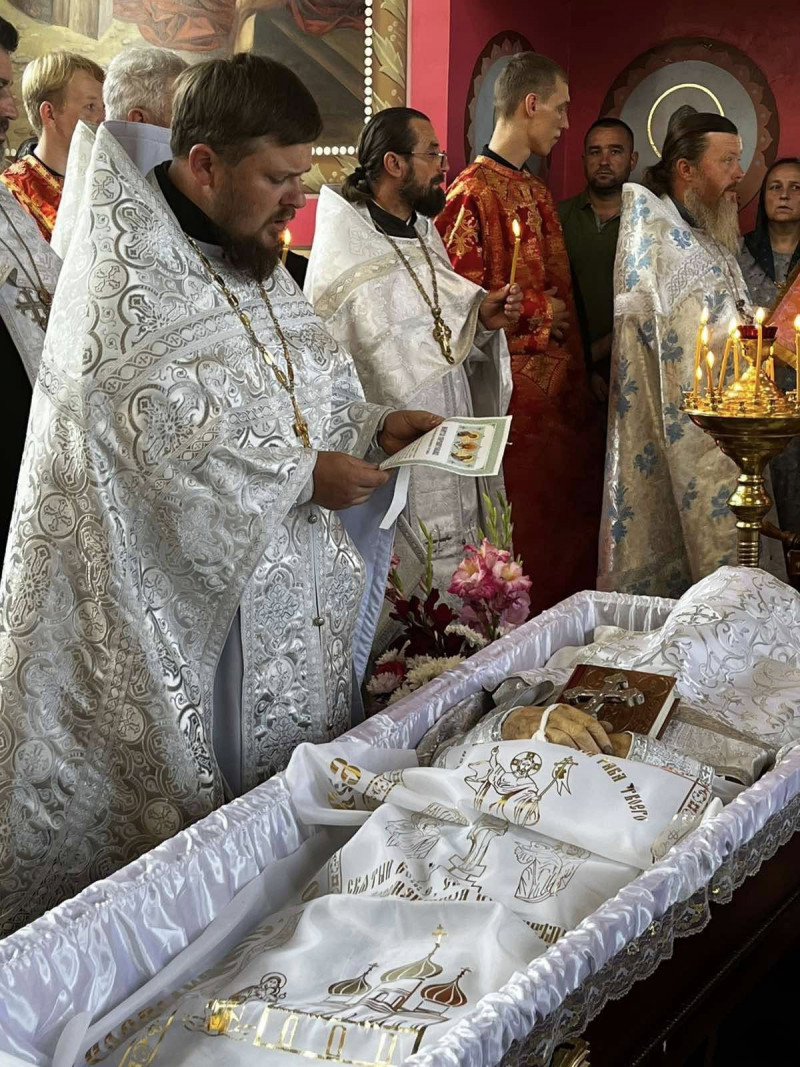 33 роки служив людям і Богу: на Волині попрощалися зі священником
