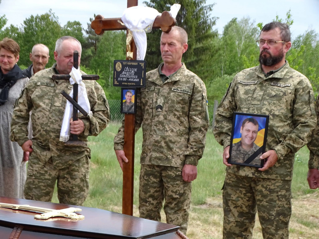 Серце зупинилося у лікарні: на Волині поховали захисника Андрія Свігуна