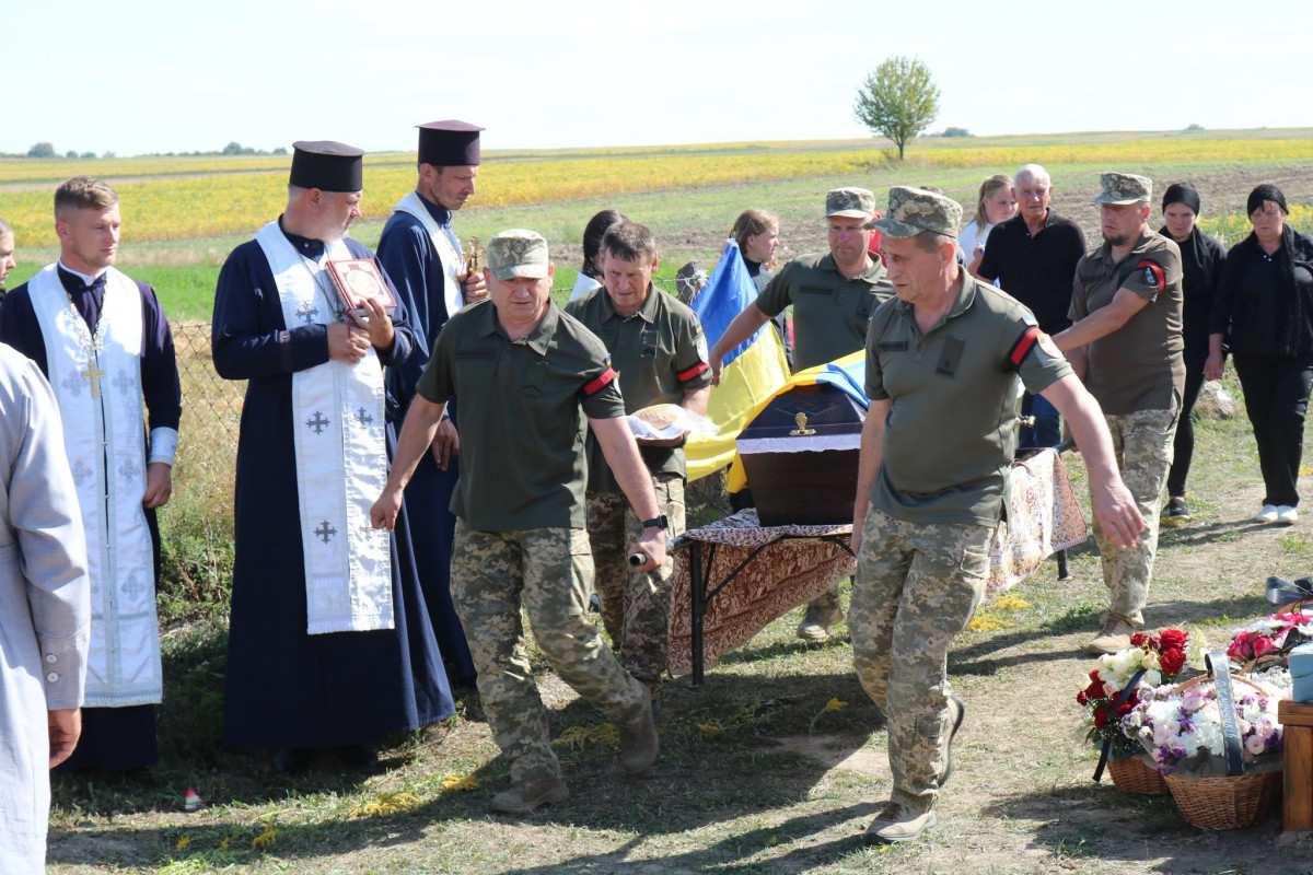 Загинув на Донеччині ще у 2025 році: на Волині провели в останню дорогу захисника Віталія Новосада