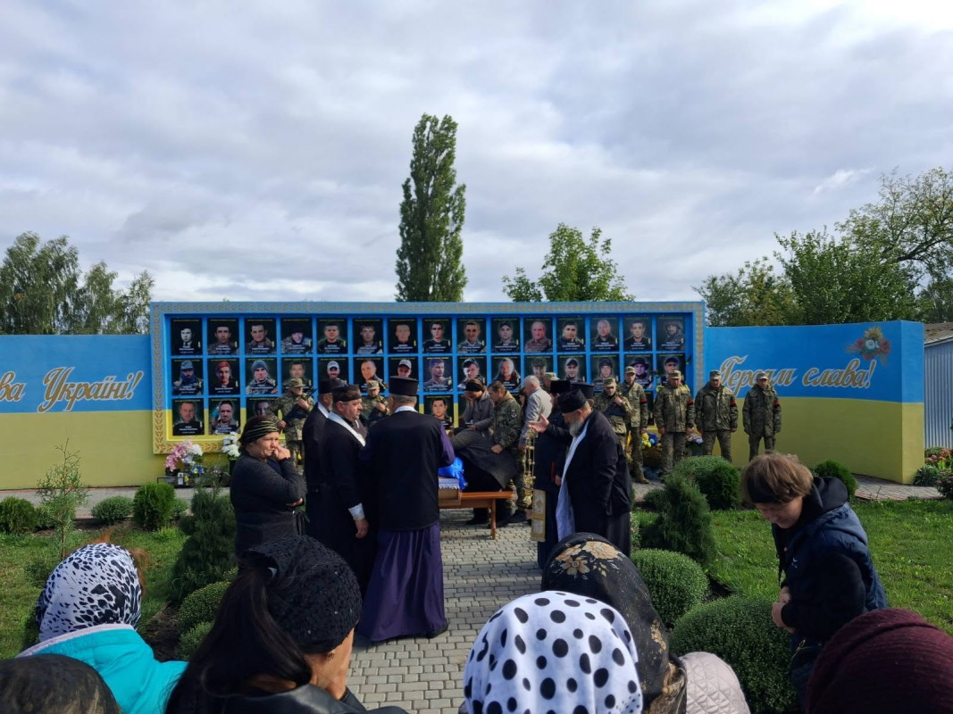 Майже рік вважався зниклим безвісти: на Волині поховали 33-річного Героя Володимира Теслюка