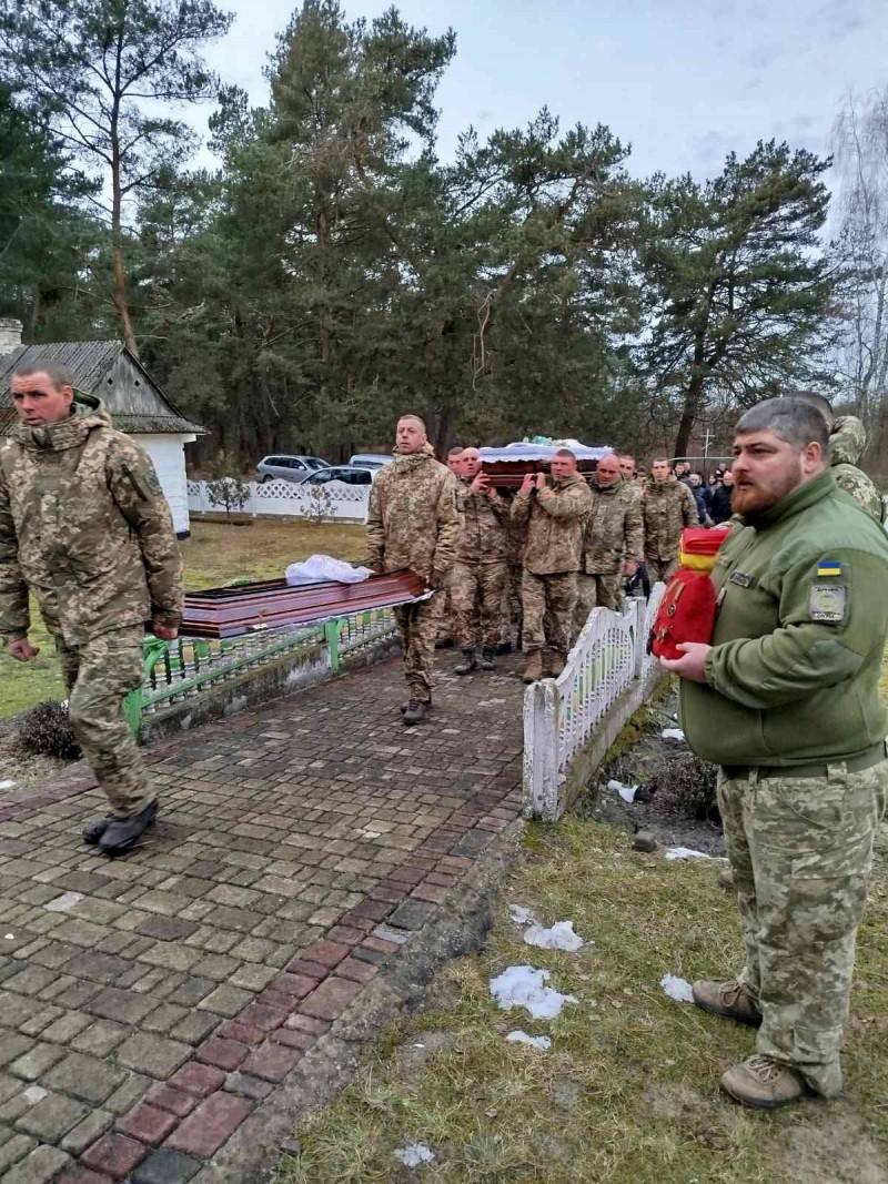 Взірець мужності та незламності: на Волині провели в останню дорогу відважного Героя Івана Дзьобана