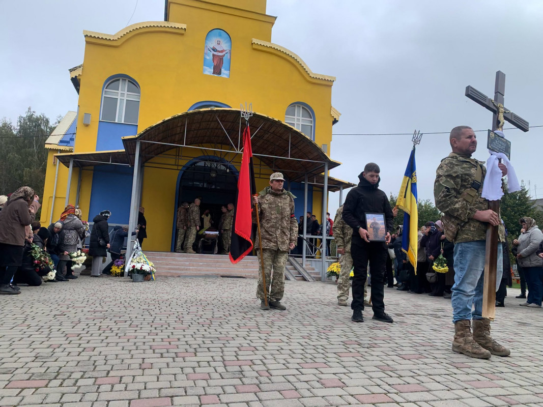 Вважався зниклим безвісти: на Волині попрощалися з Героєм Віталієм Бречком