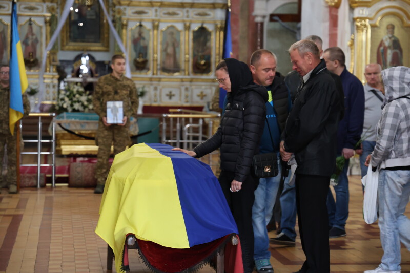 Загинув на Донеччині: у Луцьку попрощалися з Героєм Михайлом Слутяком