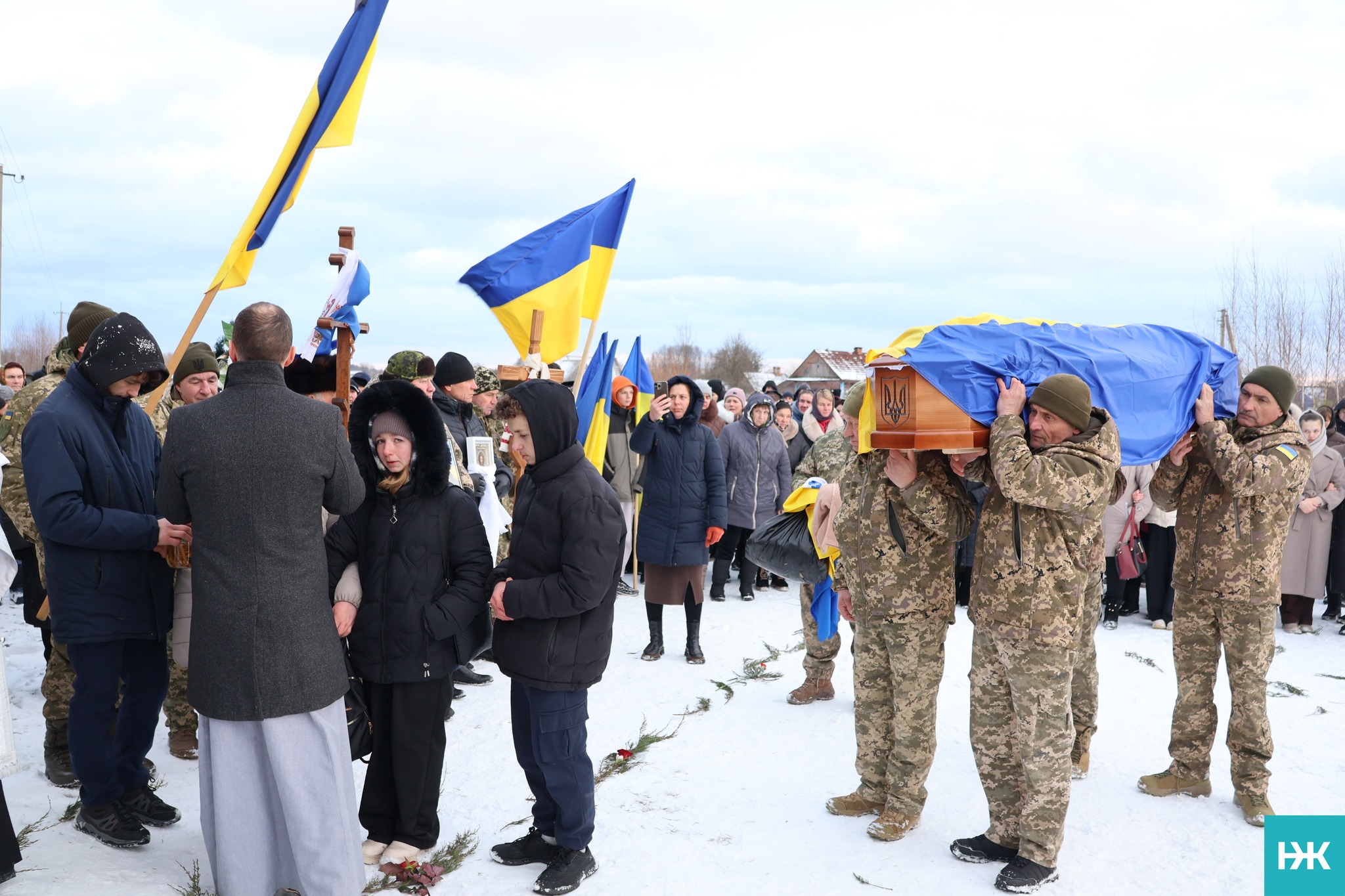 Без батька залишилися п'ятеро дітей: на Волині в останню путь провели Героя, який вважався безвісти зниклим