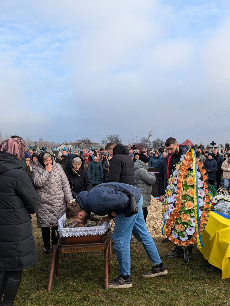 Завжди був готовий допомогти: на Волині провели в останню дорогу загиблого воїна Івана Оніщука