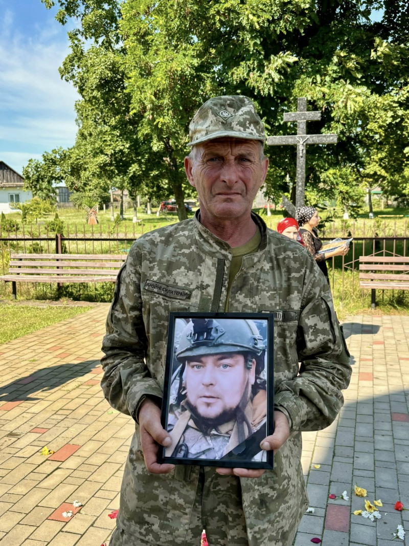 Віддав життя за Україну: на Волині попрощалися з Героєм Олегом Козловським