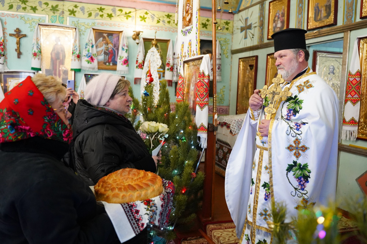 Владика Михаїл очолив празник Михайлівської парафії у Луцьку і нагородив духовенство та парафіян