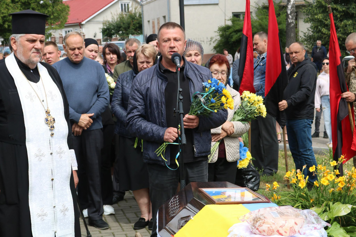 Понад півтора року вважався зниклим безвісти: на Волині поховали Героя Юрію Лозу