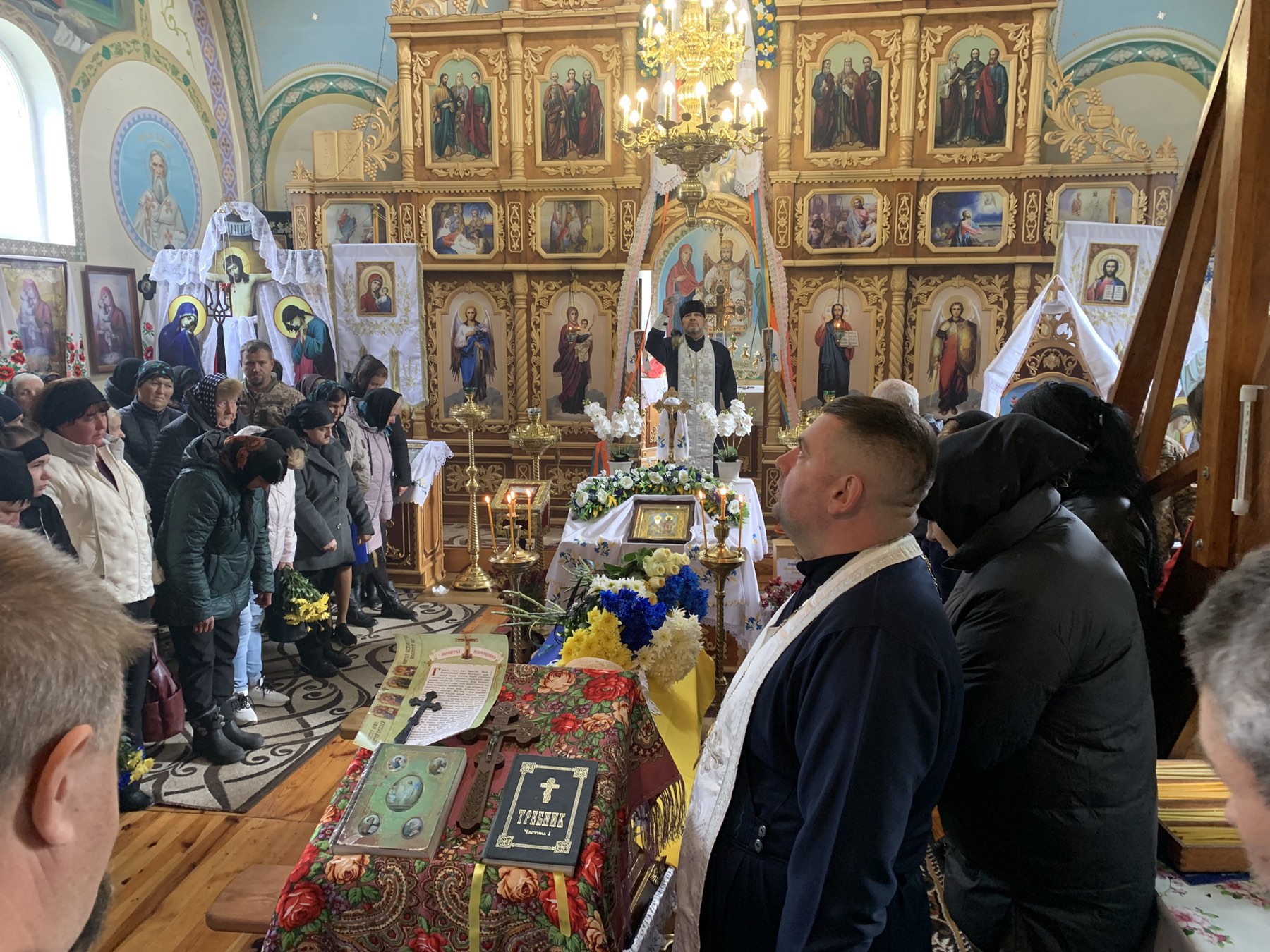 Понад рік вважався зниклим безвісти: на Волині в останню путь провели Героя Леоніда Ткача