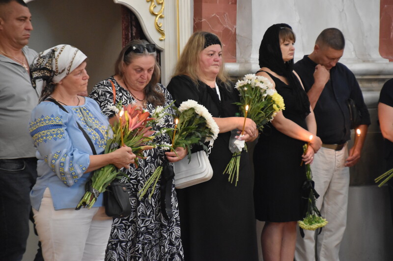 Повернувся «на щиті» через рік після загибелі: у Луцьку в останню дорогу провели Героя Володимира Андрійчука