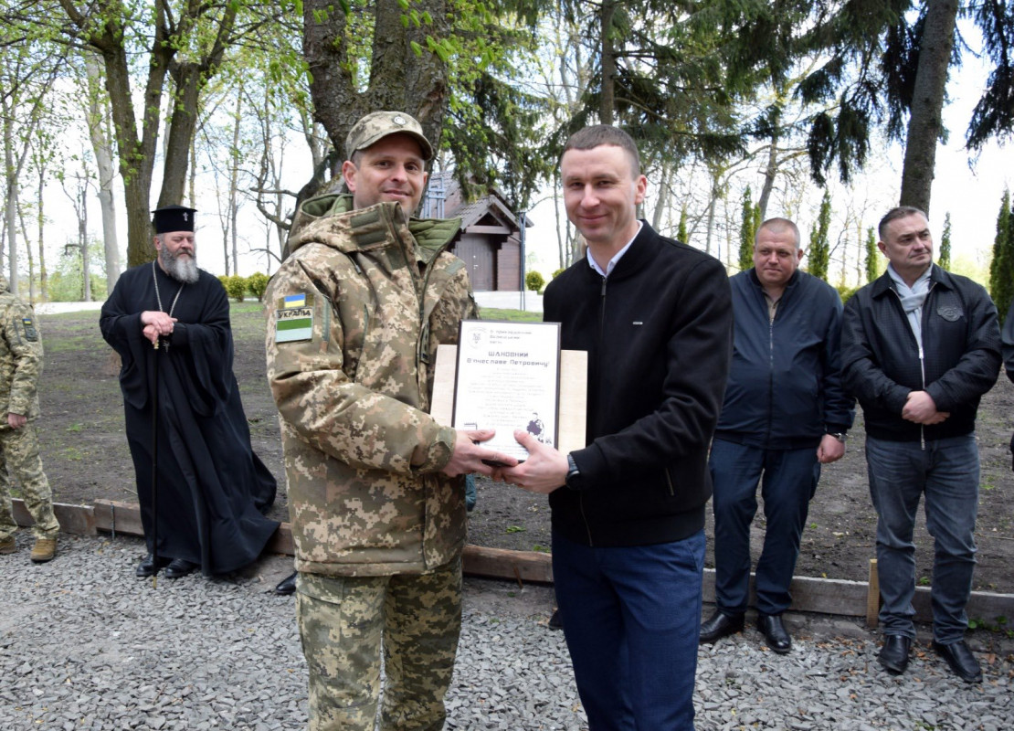 На Волині прикордонникам бойового підрозділу вручили нагороди та відкрили меморіал загиблим бійцям