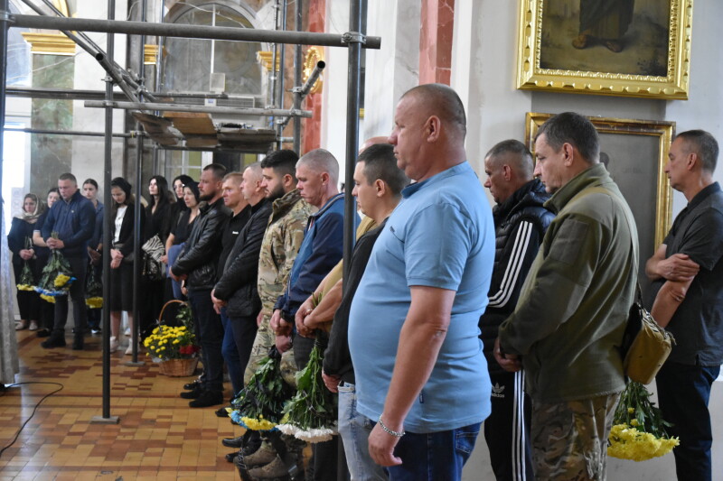 Загинув в результаті ворожого обстрілу під Торецьком: у Луцьку попрощалися з капітаном Андрієм Сингаївським