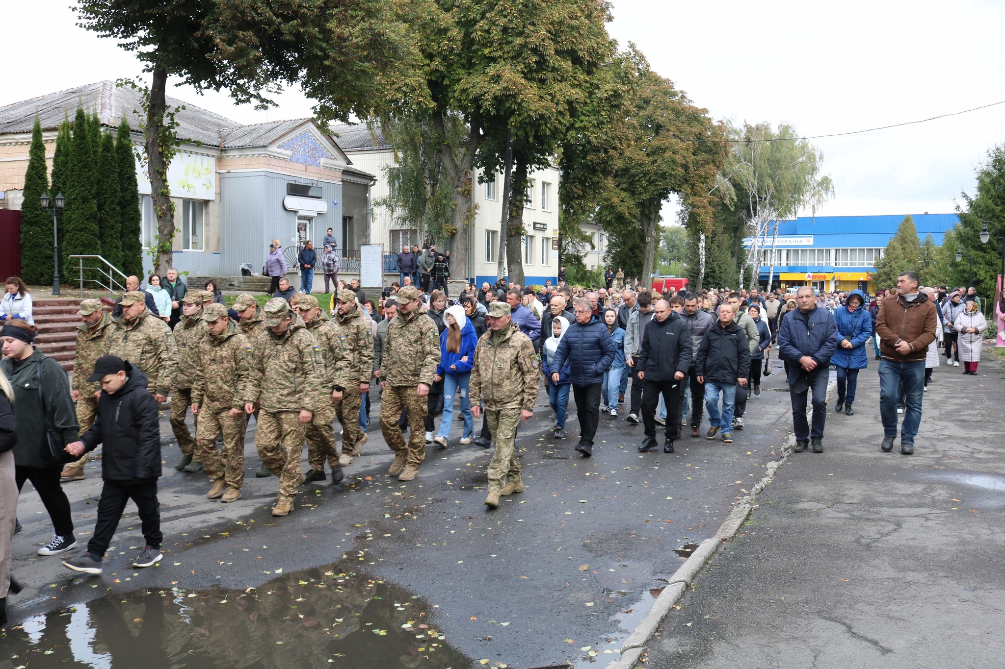 Небесне військо поповнилося ще одним Героєм: на Волині в останню путь провели Героя Олександра Ходачкевича
