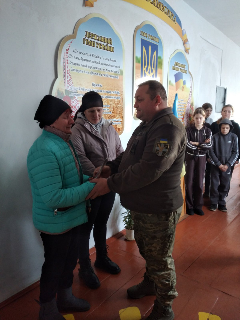 Отримати нагороду за життя не встиг: мамі полеглого захисника з Волині передали його відзнаку «Золотий Хрест»