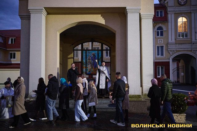 Як у Луцьку освячували кошики напередодні Великодня