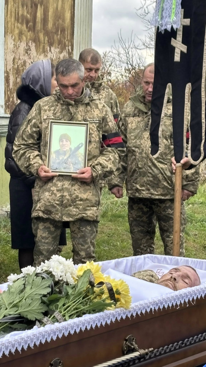Навіки 37: на Волині провели в останню путь воїна Дениса Шайка